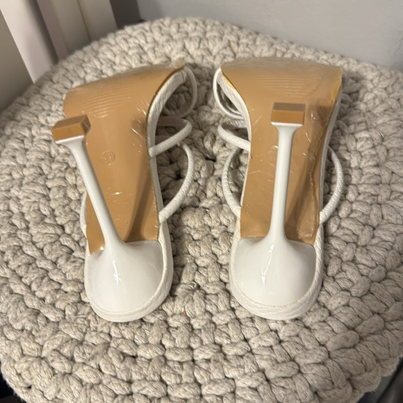 NWOT Elegant White Strappy Heels - Picture 6 of 6